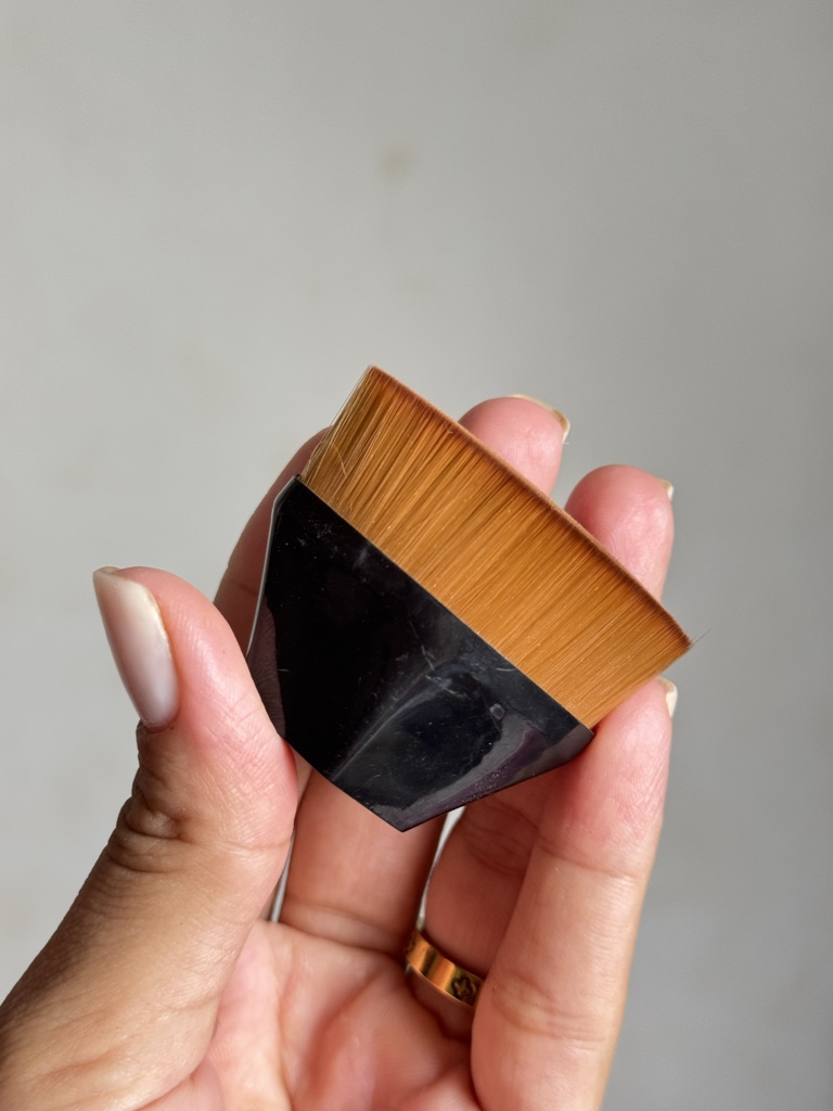 Pincel angular preto e marrom