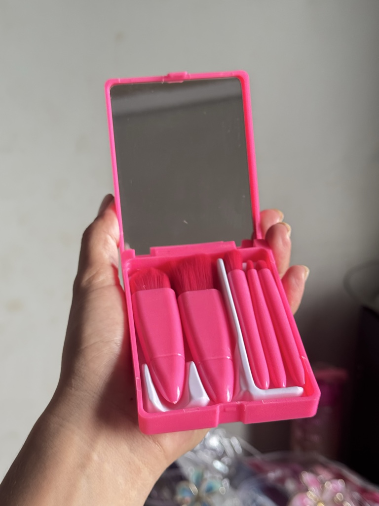Kit maquiagem rosa com espelho