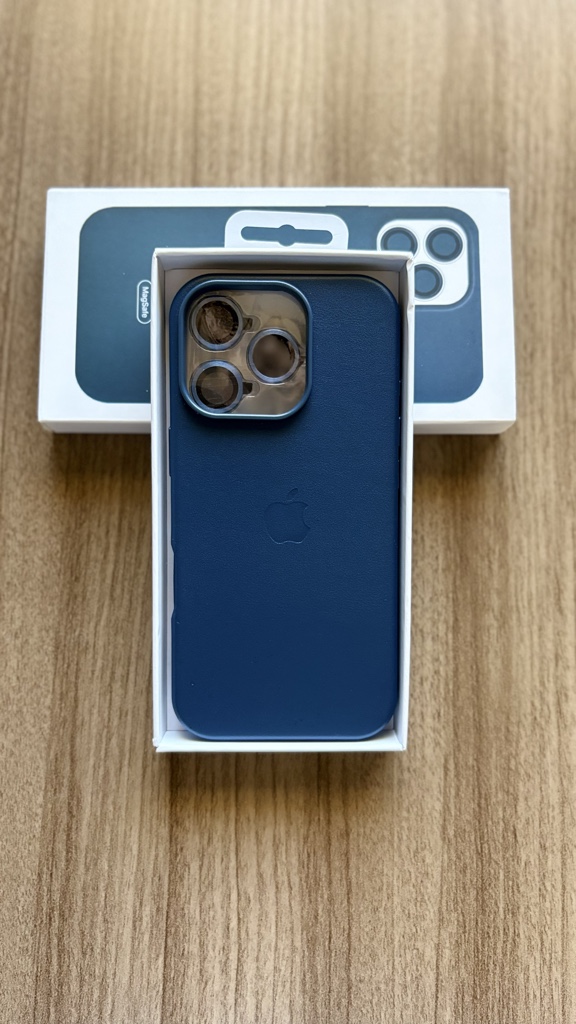 16 Pro Cuero azul