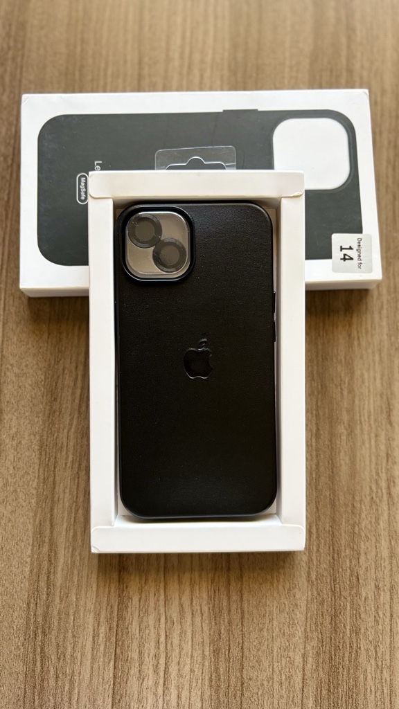14 Cuero negro