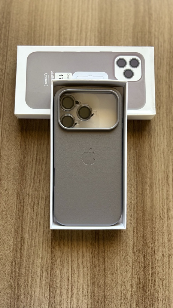 17 Pro Cuero gris