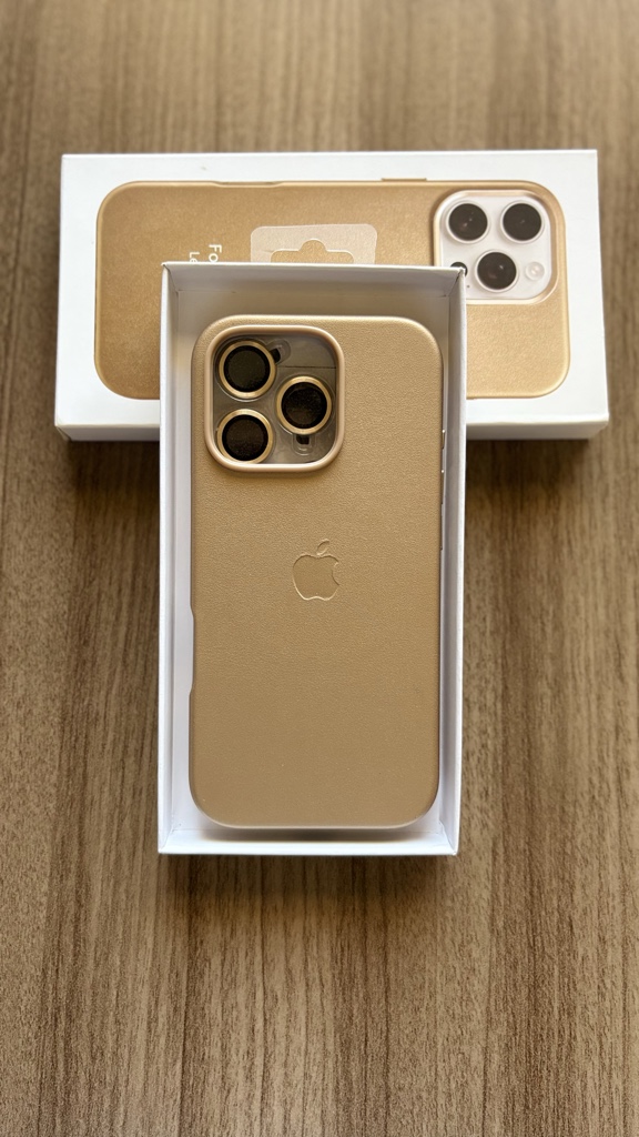 16 Pro Cuero dorado