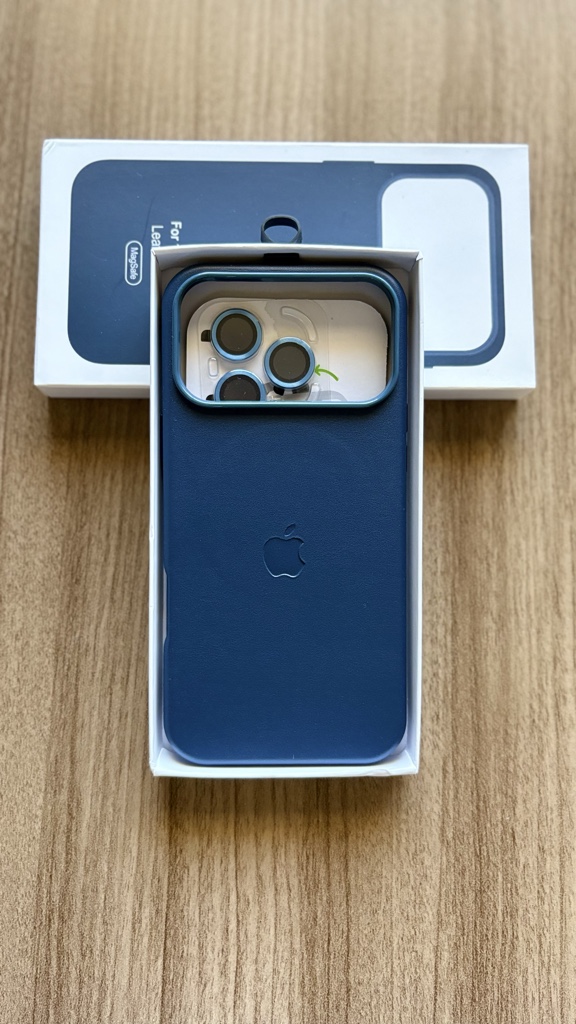 17 Pro Max Cuero azul