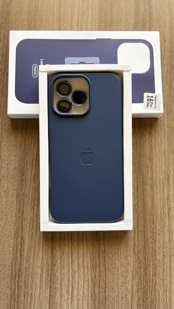 16 Pro Max Cuero azul