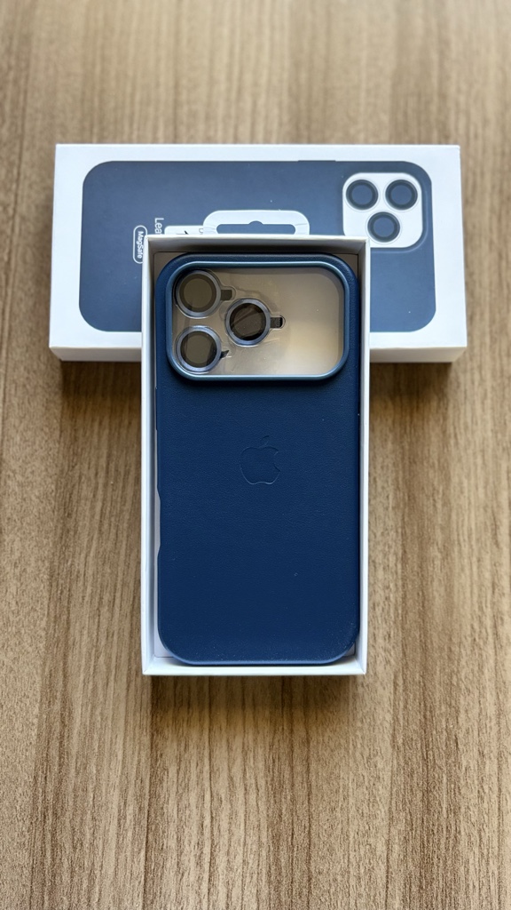 17 Pro Cuero azul