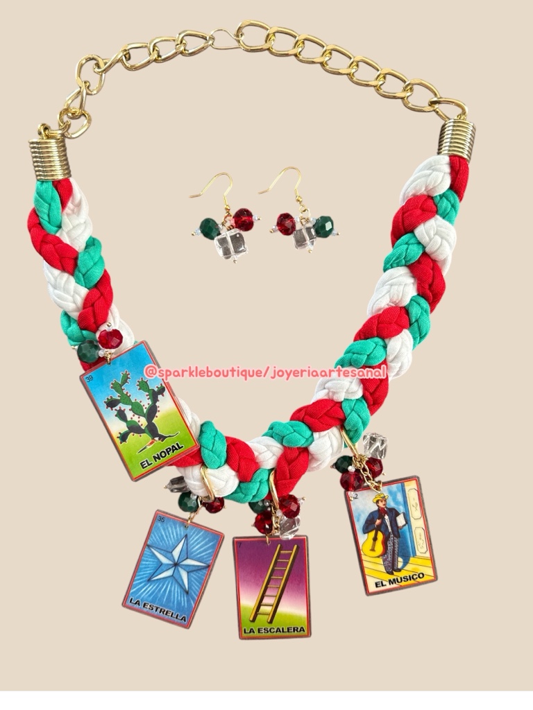 Collar multicolor charms