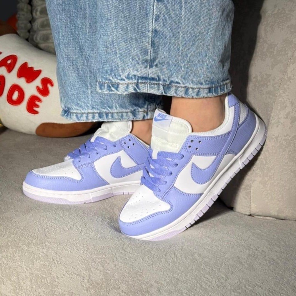 Nike Dunk lila y blanco