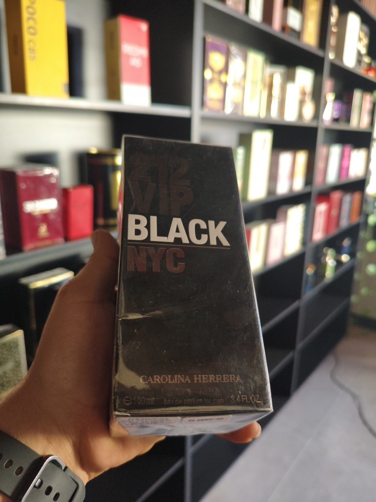 Carolina Herrera 212 VIP Black NYC