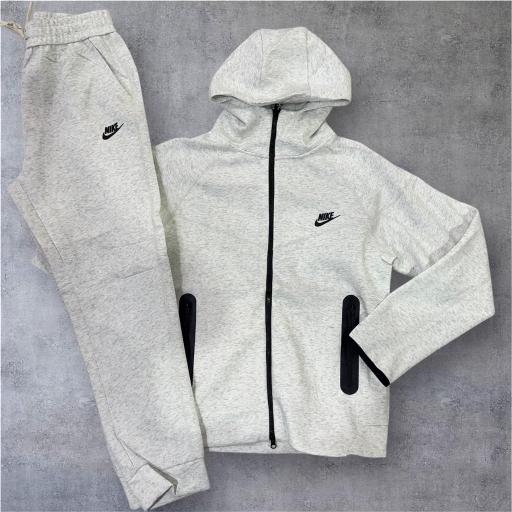 NIKE TECH P