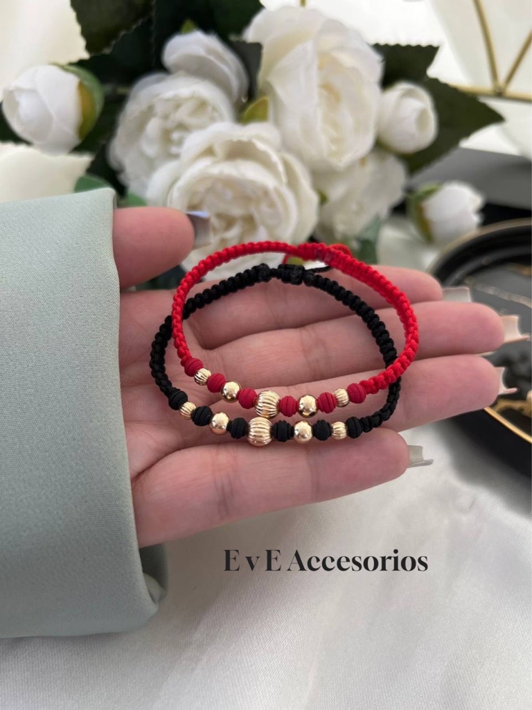 Pulseras EVE rojas y negras