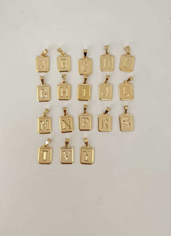 Dijes oro laminado 18k letras