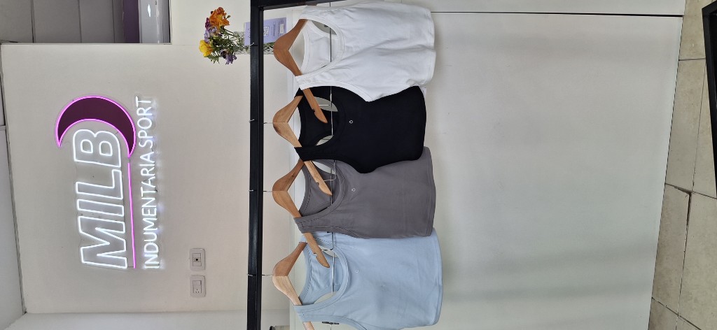 Musculosa deportiva ONNIE