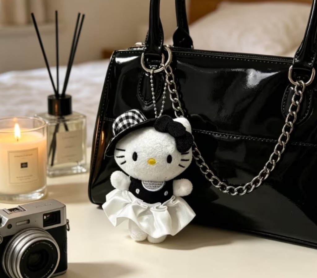 LLAVERO DE HELLO KITTY VESTIDO NEGRO