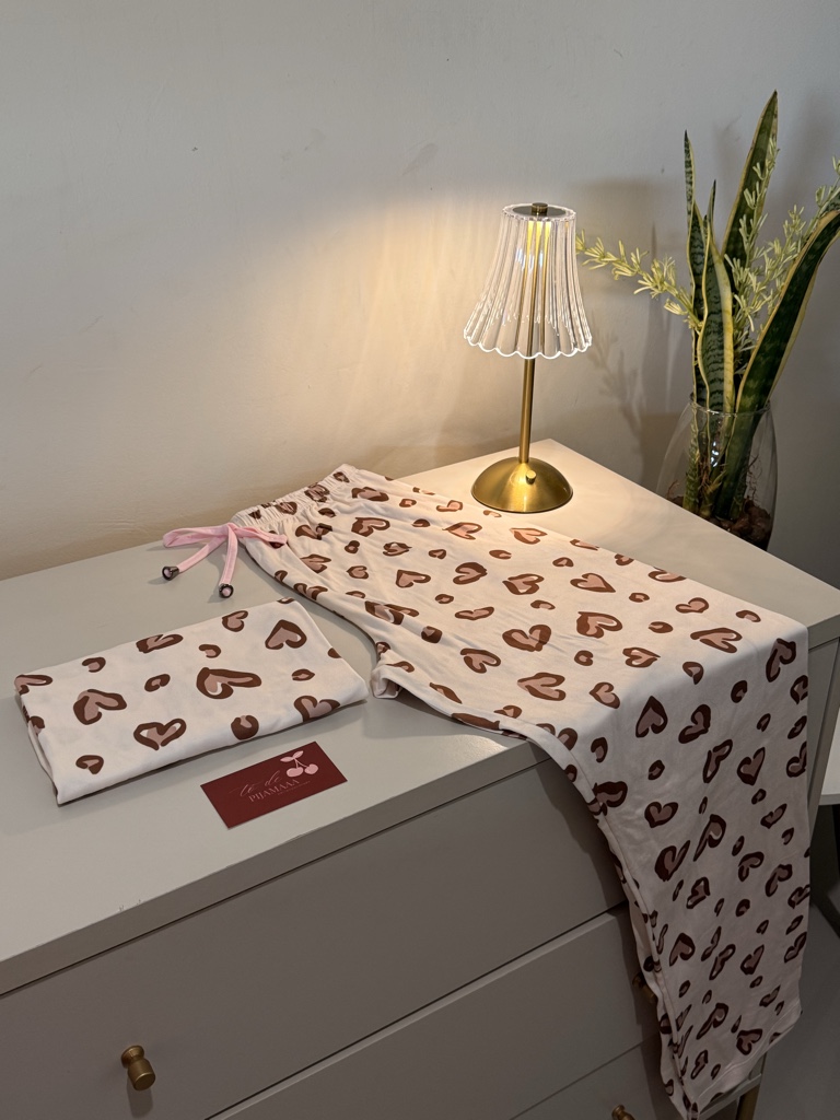 Pijama alcinha longo coração marrom