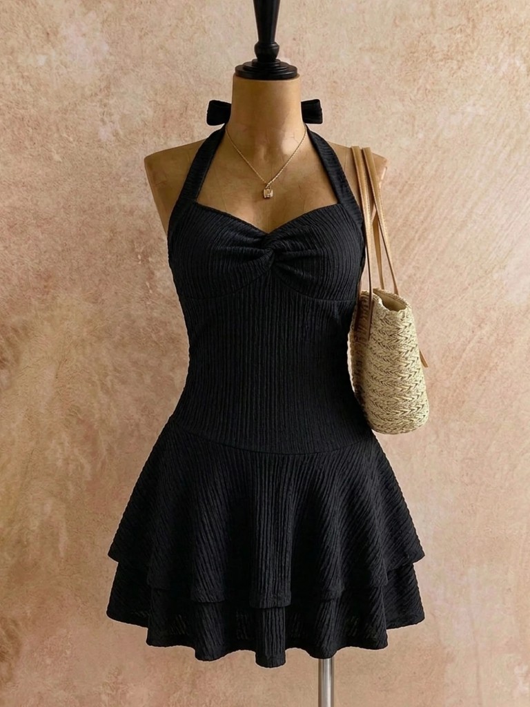 SHEIN Vestido mini blanco sin espalda para adolescentes, con lazo/volantes en el bajo, doble capa, lindo conjunto de playa de verano en blanco y negro para vacaciones