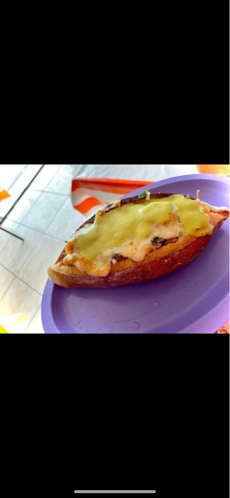 Bolillo con queso