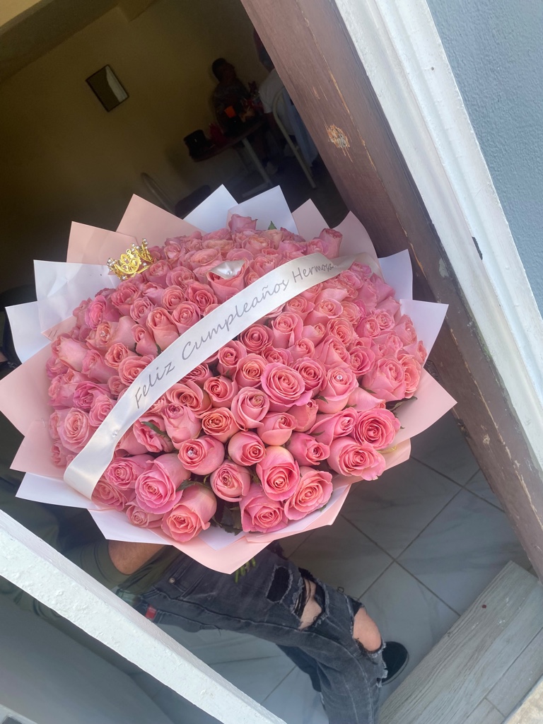 Ramo  de 200 rosas rosas