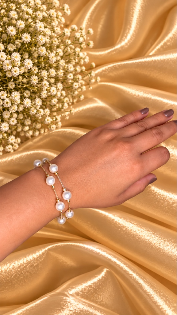 Pulsera de perlas blancas
