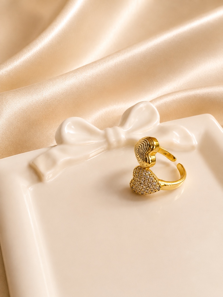 Anillo dorado cruce corazon