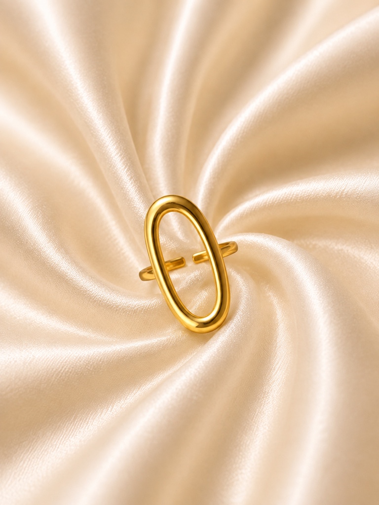 Anillo dorado ovalado vacío