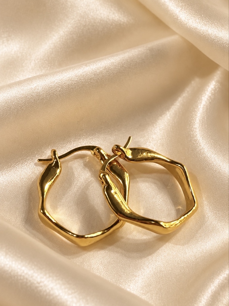 Aretes curvas dorado