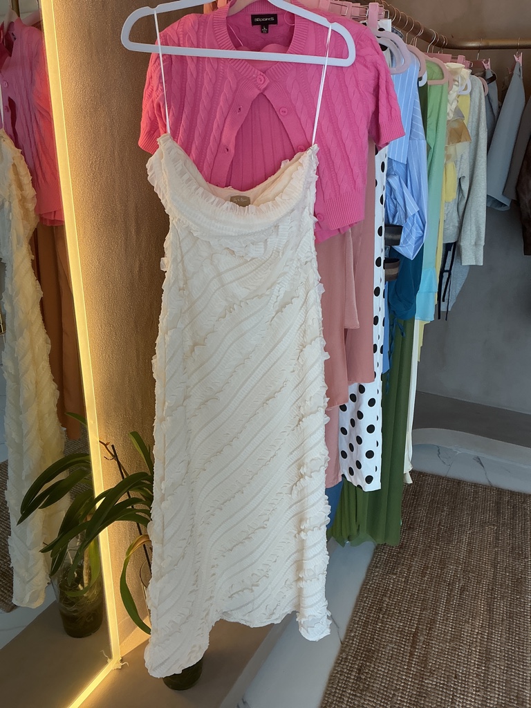 Vestido largo cream strapple con escarolas