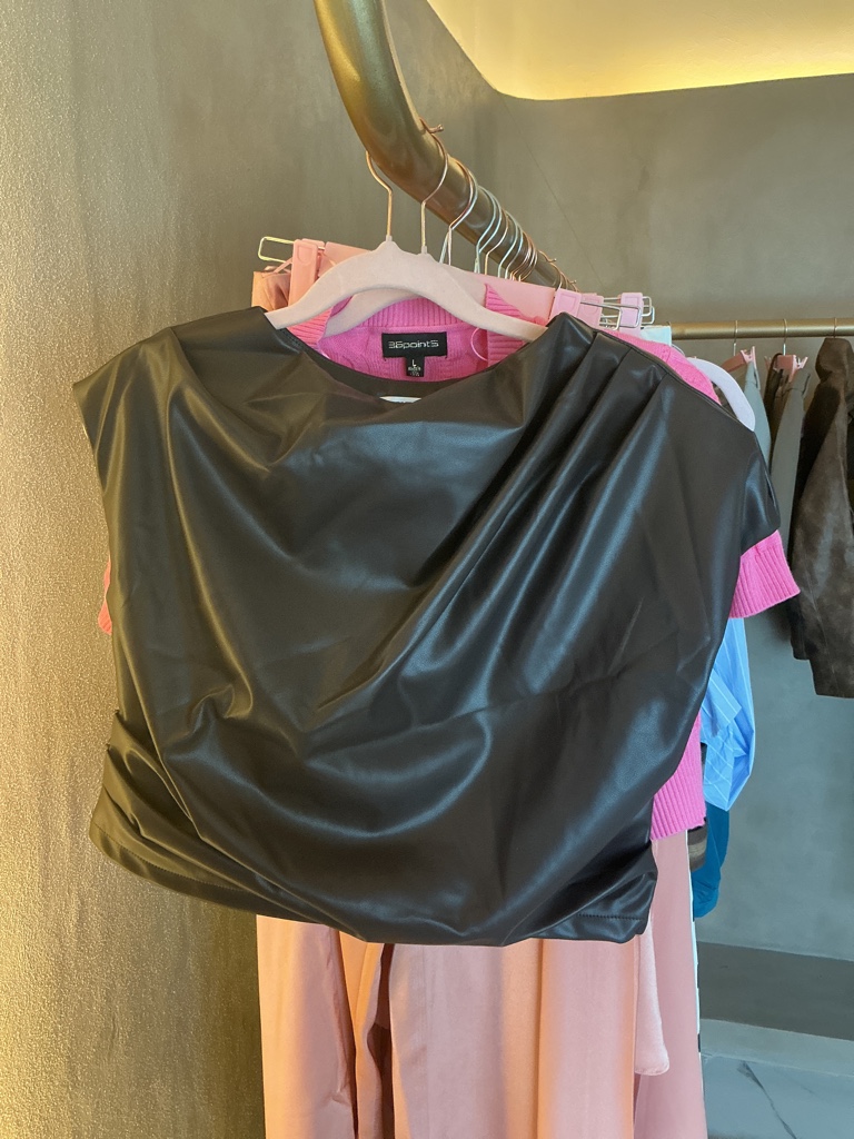 Conjunto café vinipiel falda y blusa