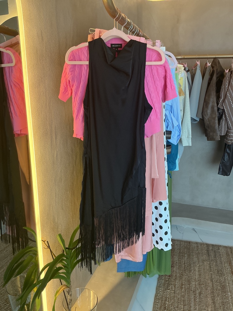 Blusa larga negra con barbitas
