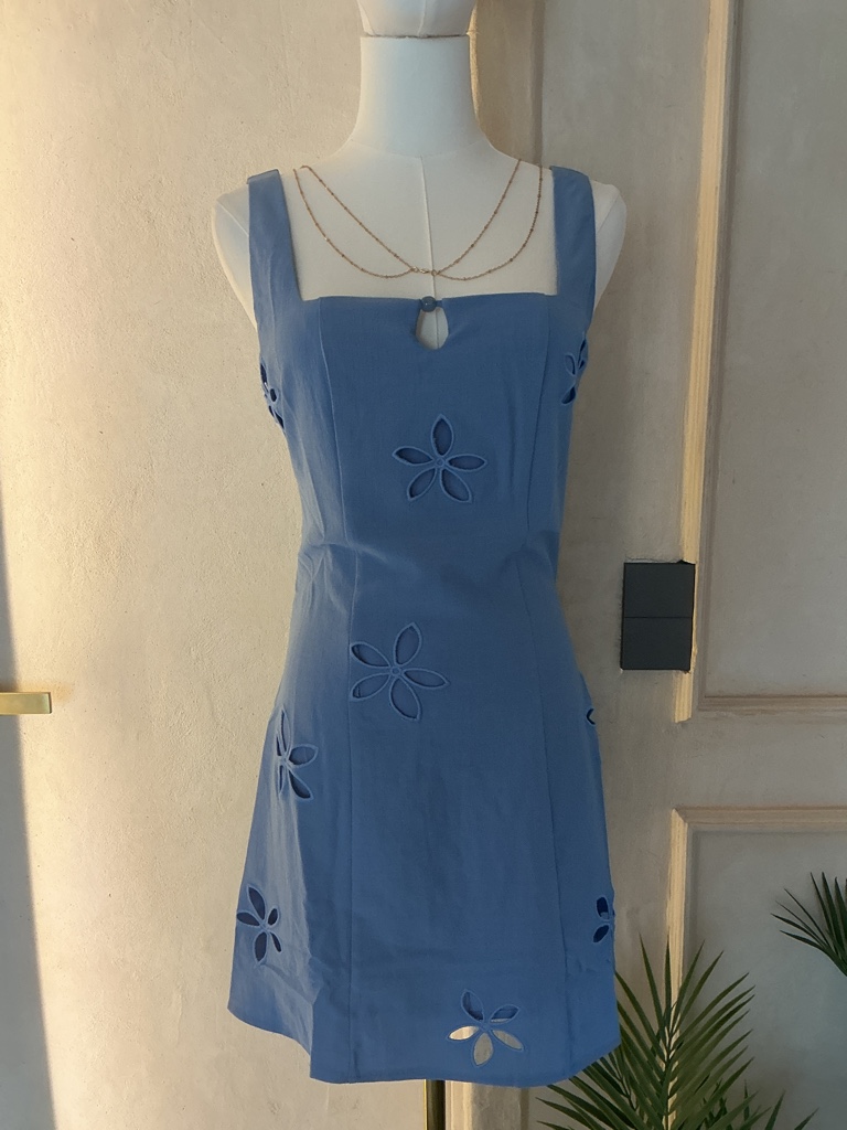 Mini vestido azul con flores