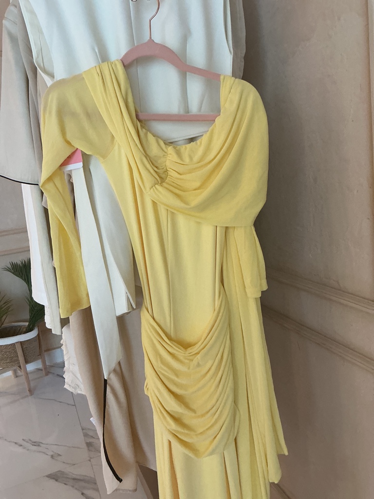 Vestido largo amarillo pollo