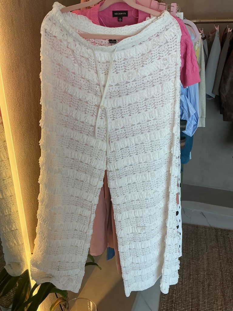 Pantalón de encaje blanco