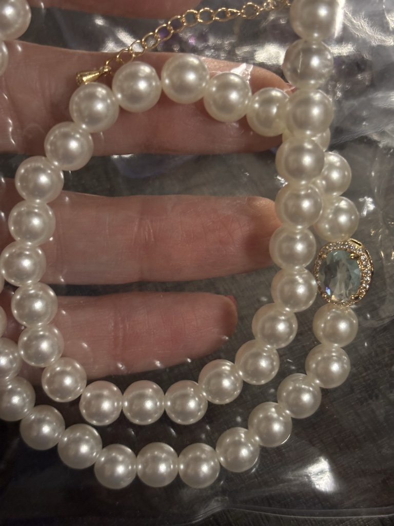 Colar pérolas com ponto luz