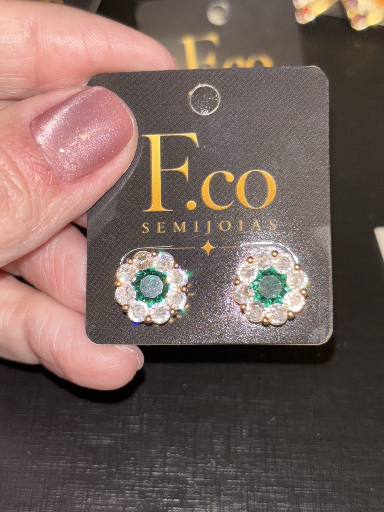 Brinco flor zircônia esmeralda