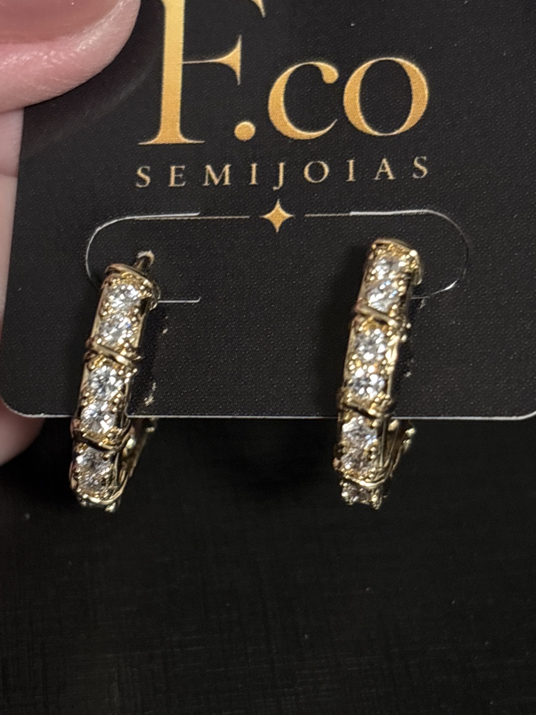 Argola inspiração X com zircônia