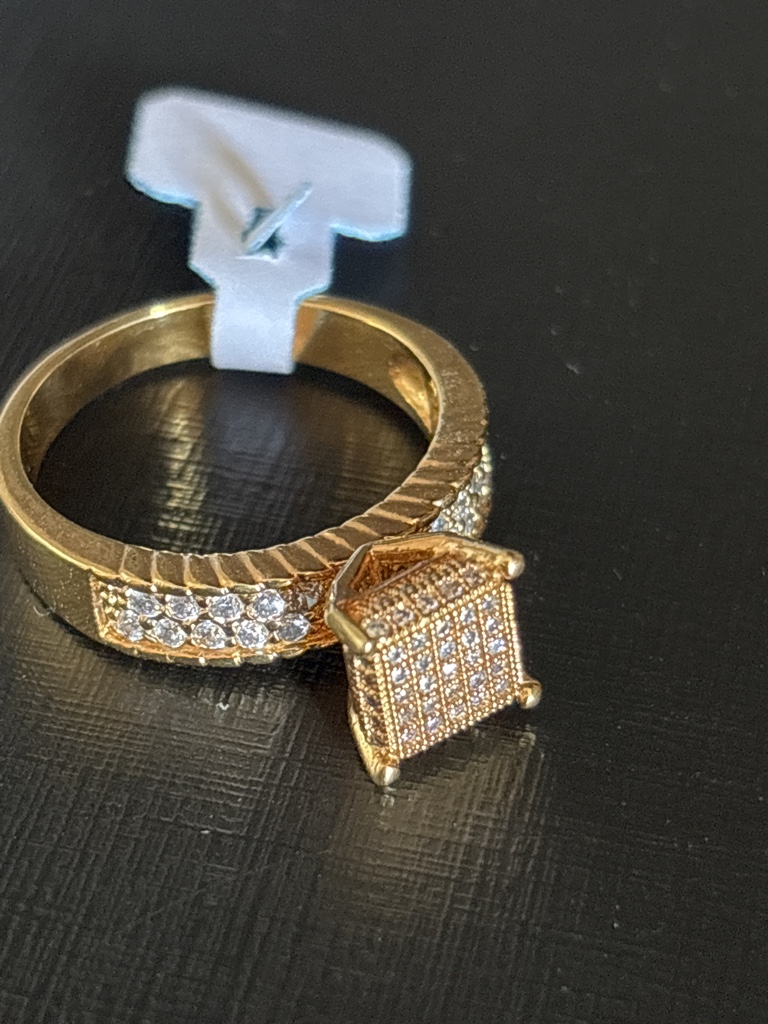 Anel solitário micro cravejado