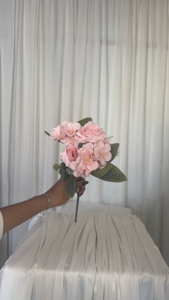 MINI ROSITAS CON HORTENCIAS