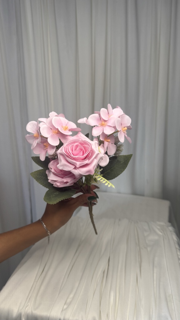 ROSAS CON HORTENSIAS PALO ROSA
