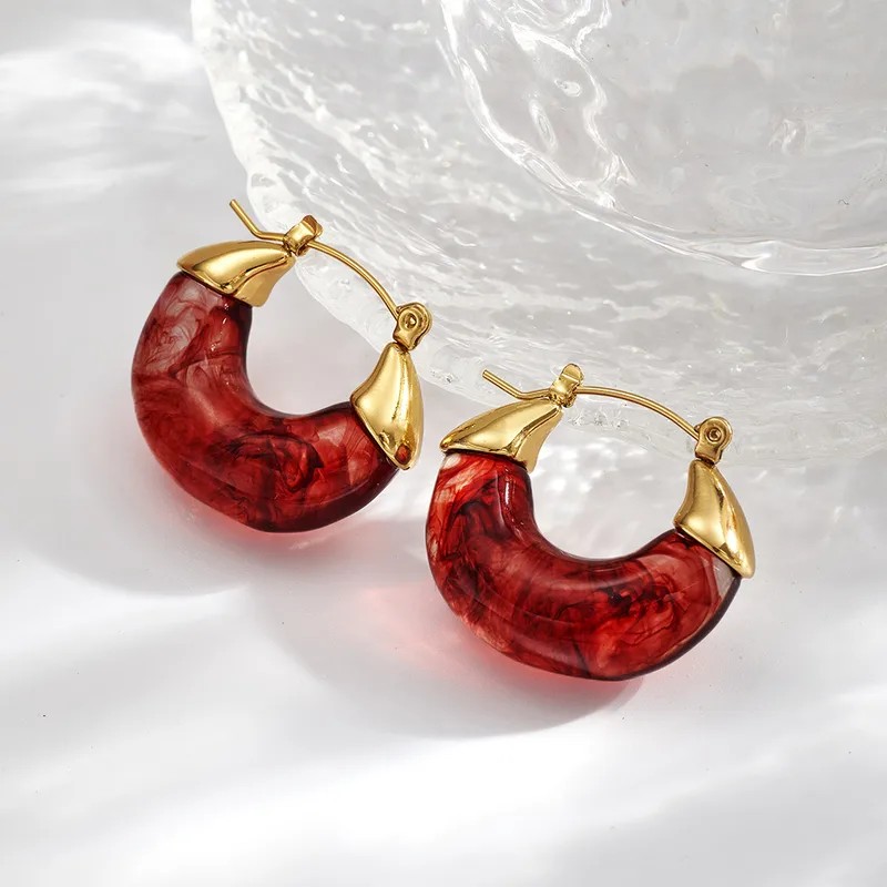 Argollas elegantes con resina de color