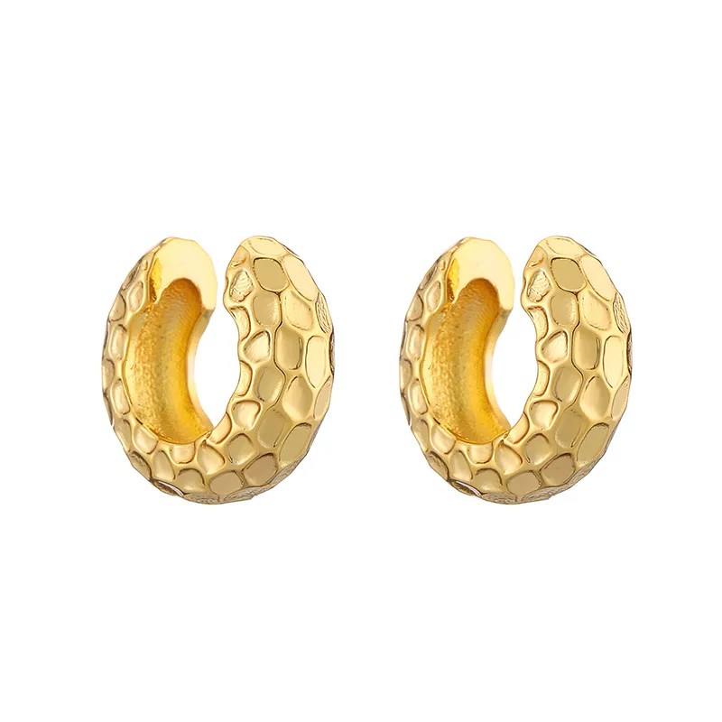 Earcuff en forma de C con textura