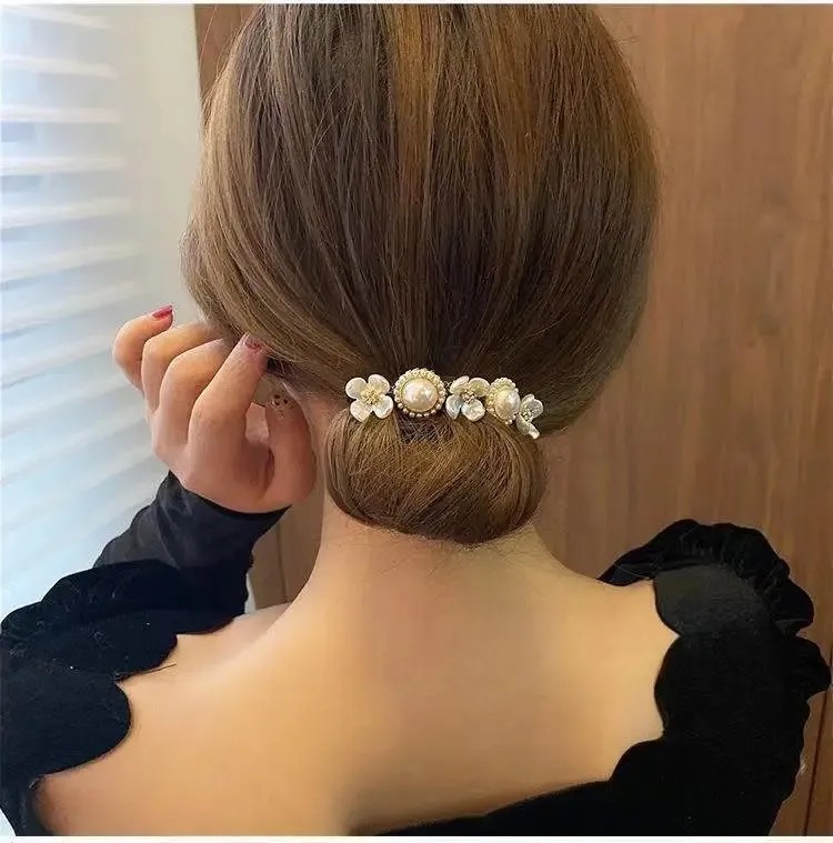Accesorio elegante para peinado recogido #1