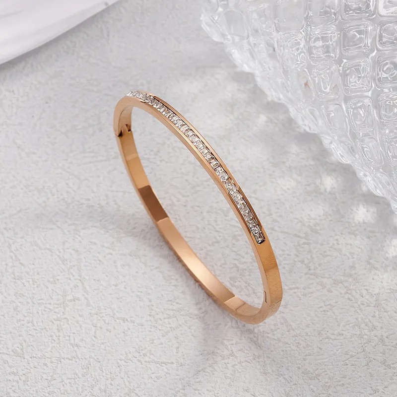 Brasalette en rosa gold con pedreria