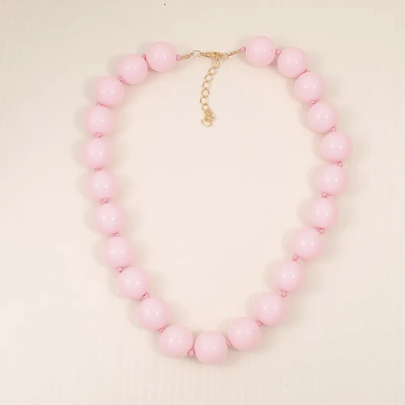Collar de cuentas grandes de colores