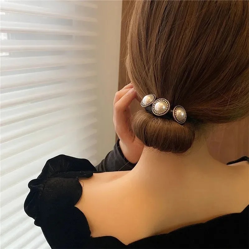 Accesorio elegante para peinado recogido