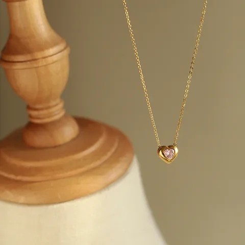 Cadena corazon con punto de luz rosa