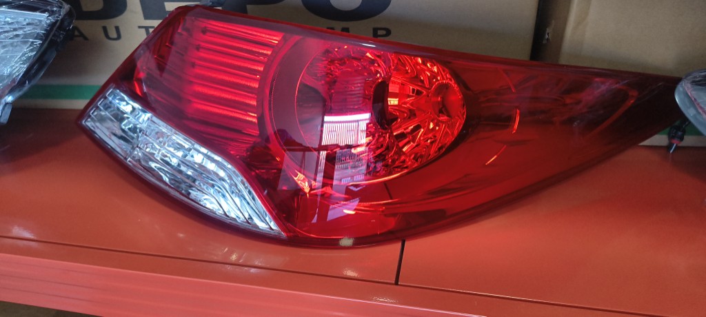 Foco trasero accent RB izquierdo