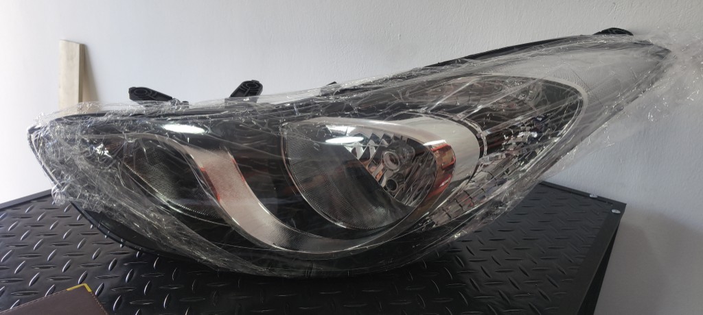 Hyundai farol delantero negro