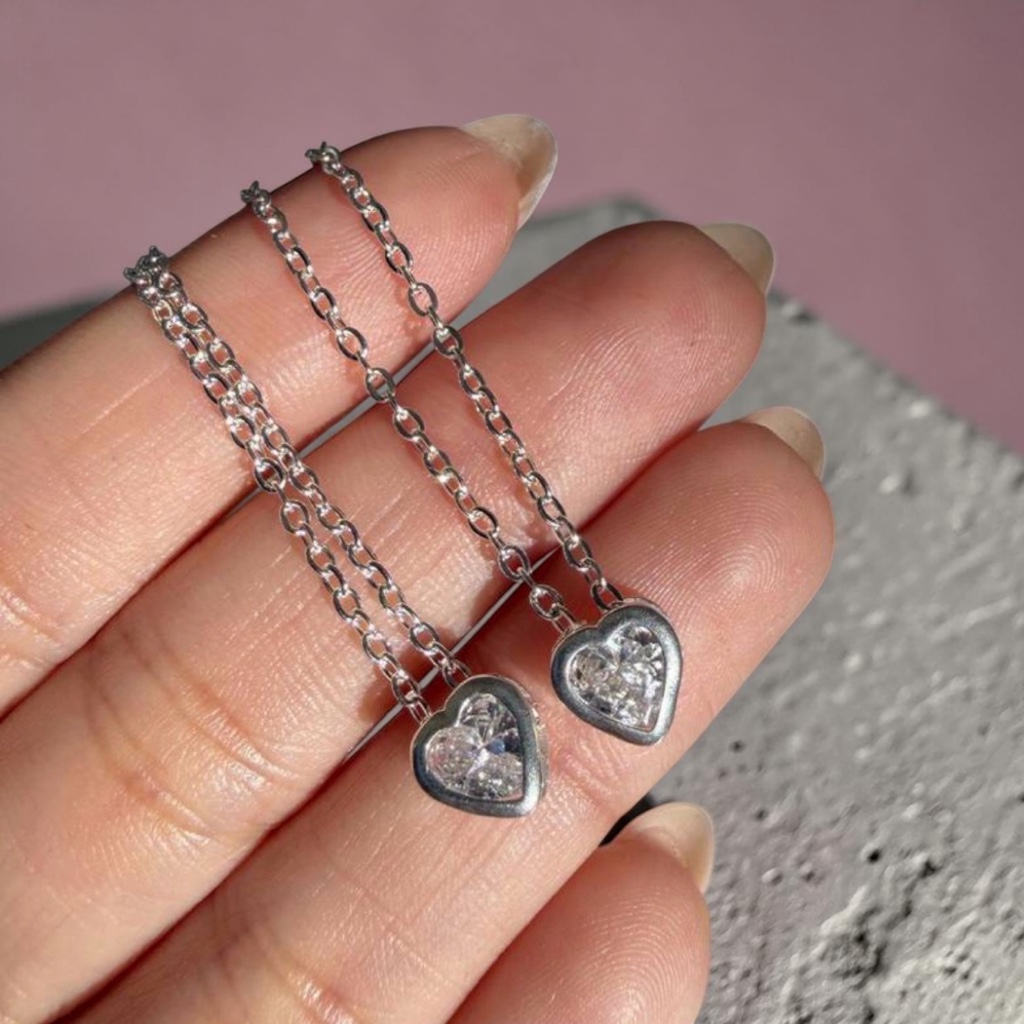 Collar con pasante en forma de corazón