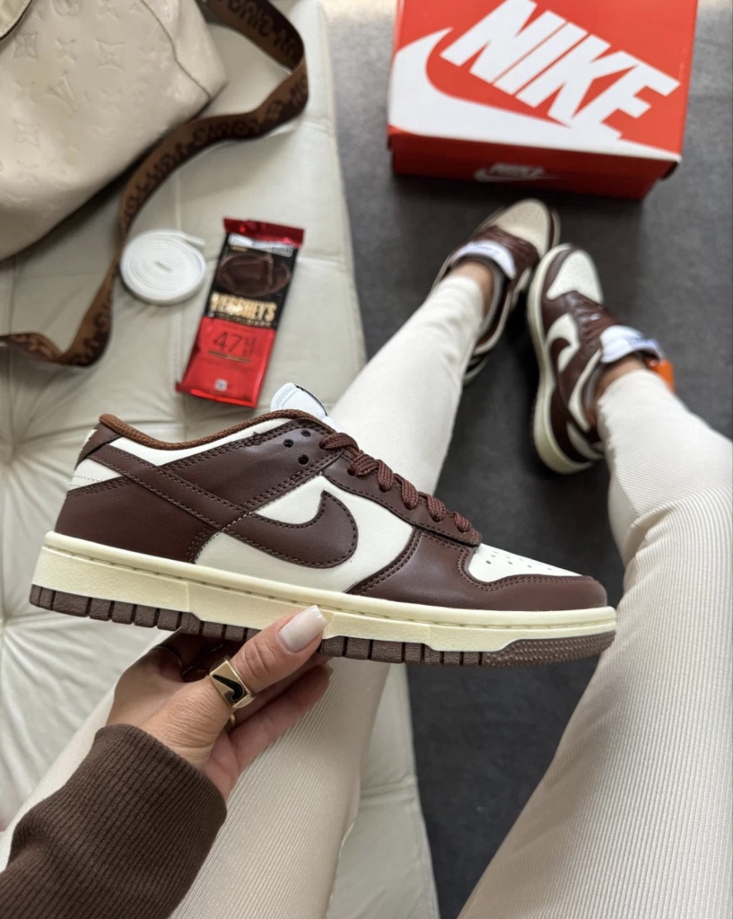 Nike Dunk Low marrones y bordo