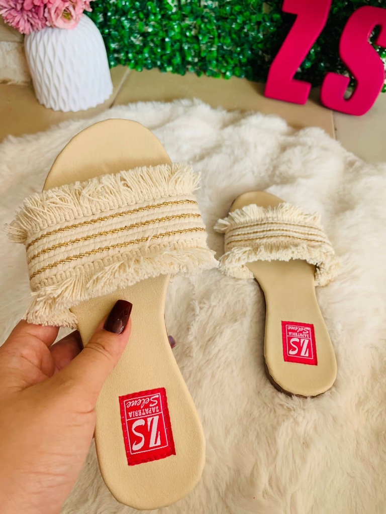 Zapatillas beige con flecos