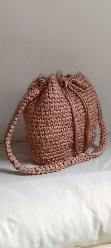 Bolso café marrón tejido